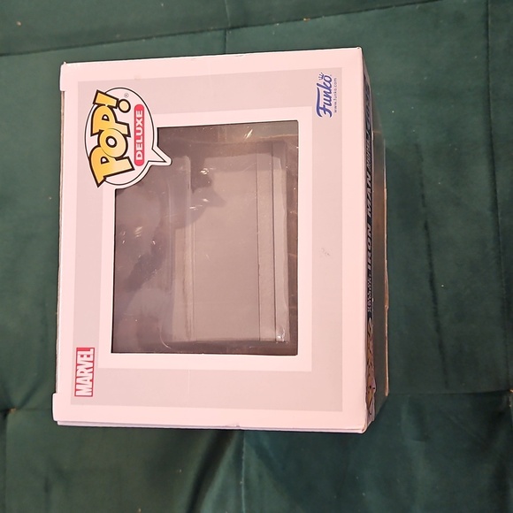 Funko Pop! Deluxe Marvel Iron Man Hall Of Armor Model 1 Gold Bobblehead 1035 - Picture 8 of 9